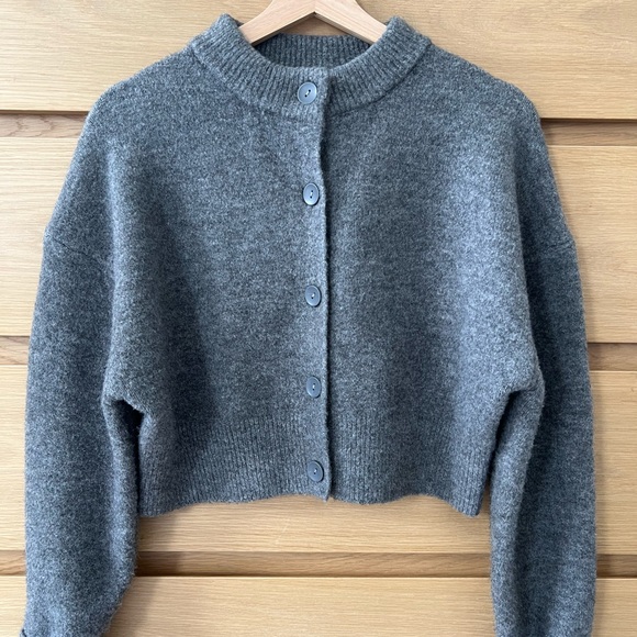 *SOLD* Zara sweater - Picture 1 of 3